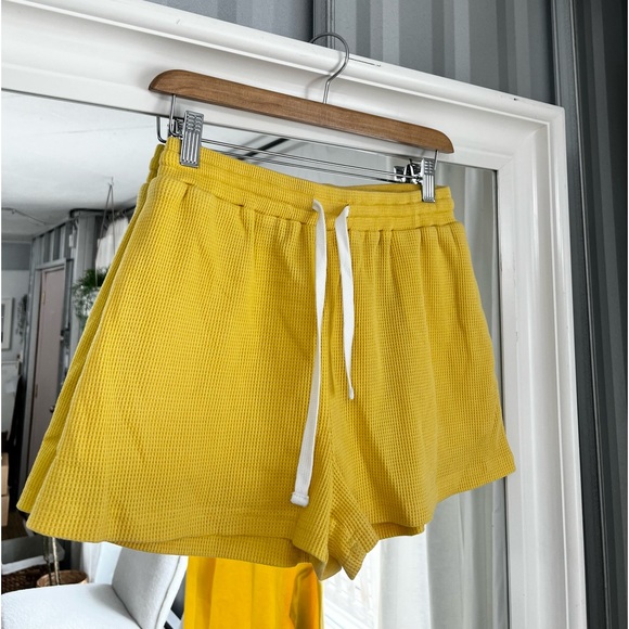 PRIV yellow waffle set - Picture 2 of 3